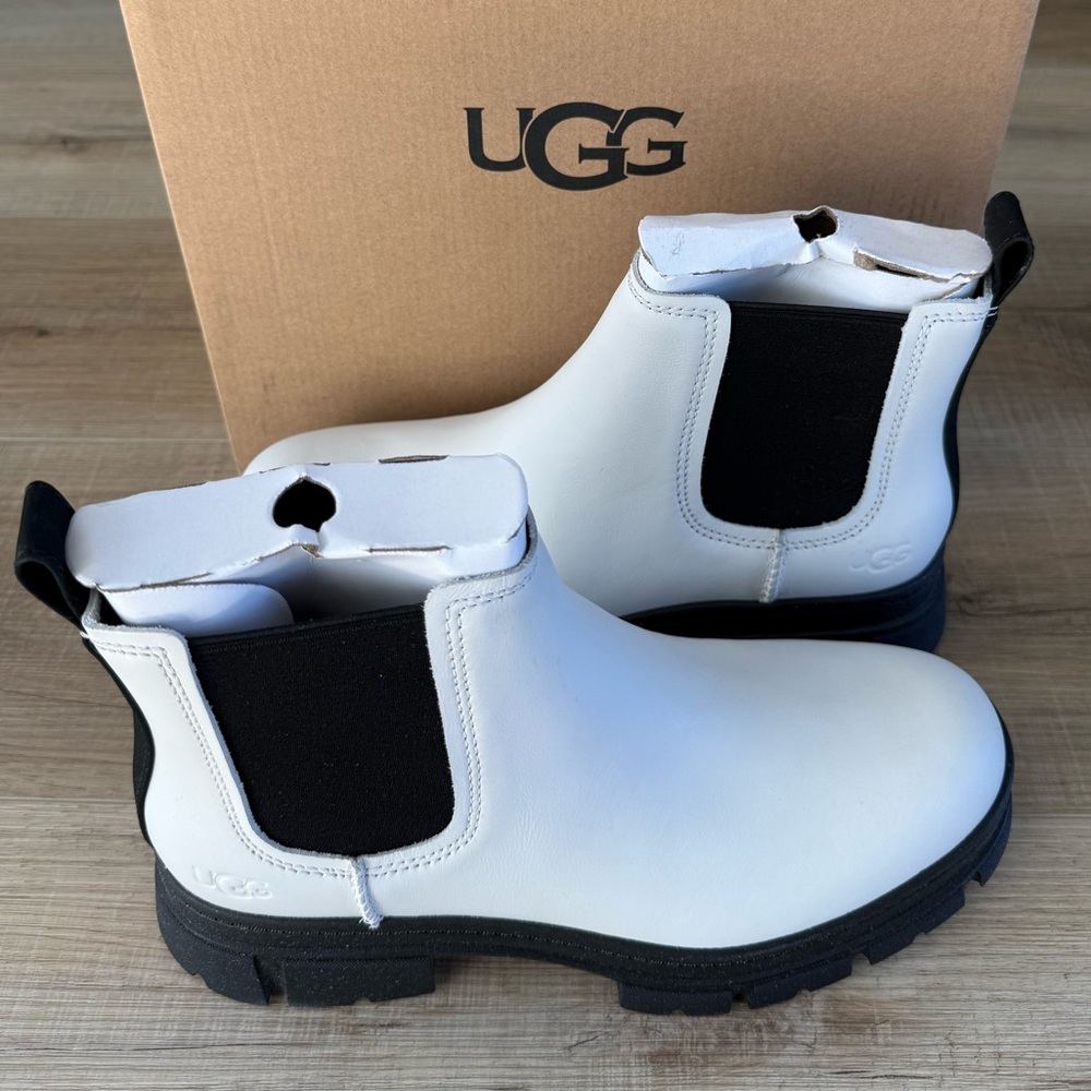 NWT UGG Boot - size 9